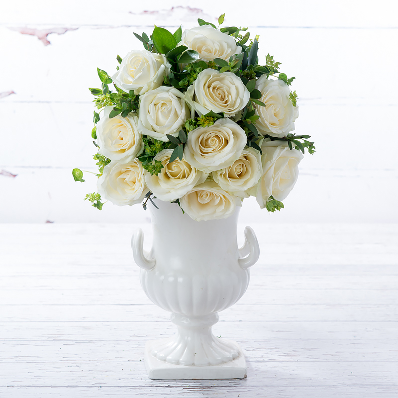 12 Luxury White Roses Gift Set
